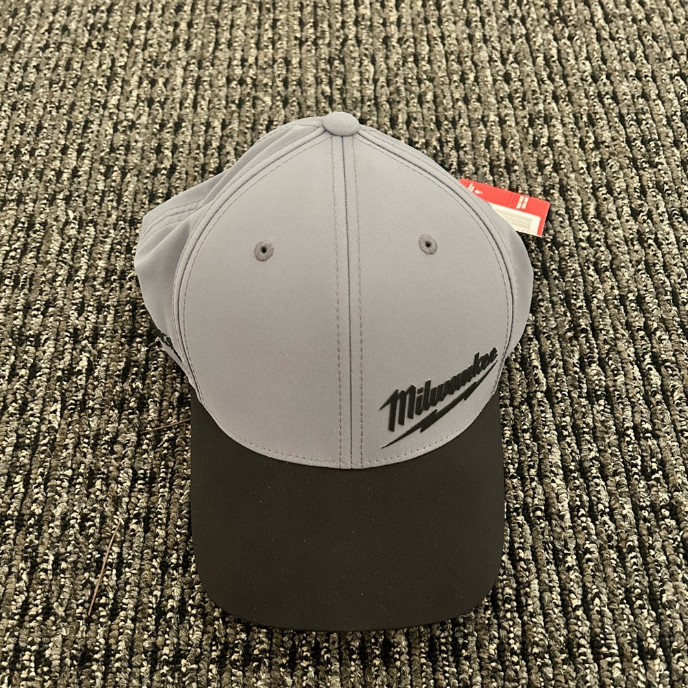 NEW Milwaukee Workskin Hat | Flexfit Size S/M
